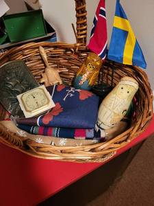 lot 330 image: Vintage Collectibles Set with Nesting Dolls and Decorative Items