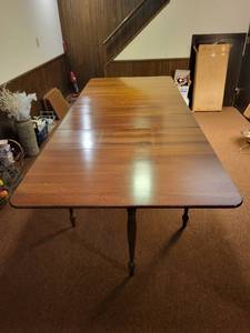lot 334 image: Vintage Extendable Wooden Dining Table with Two Leaf Inserts