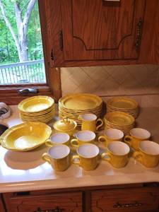 lot 343 image: Set of Mikasa Country Charm Yellow Dinnerware