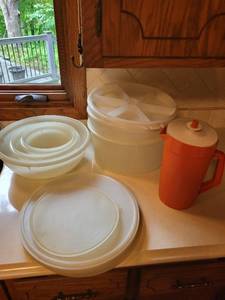 lot 344 image: Collection of Tupperware Containers and Pitcher Set