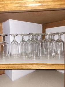 lot 349 image: Set of 13 Clear Glass Wine Glasses