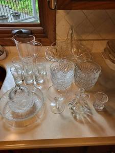 lot 355 image: Set of Vintage Crystal Glassware and Dish Collection