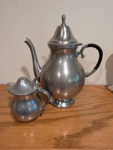 lot 366 image: Woodbury Pewter Tea and Creamer Set with Black Handle
