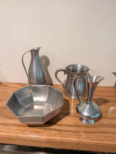 lot 368 image: Set of 4 Scandinavian Pewter Pieces with Norway Marks