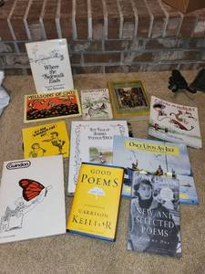 lot 413 image: Collection of Assorted Books and Vinyl Records
