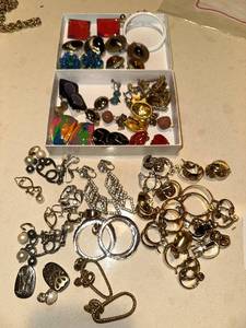 lot 419 image: Lot of Costume Jewelry Earrings and Hoops - Daytons