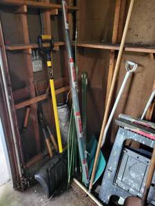 lot 439 image: Collection of Assorted Lawn and Garden Tools