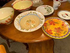 lot 446 image: Collection of 5 Decorative Serving Bowls - Hand Painted Designs