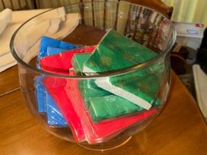 lot 450 image: Assorted Colored Paper Napkins in Glass Punch Bowl