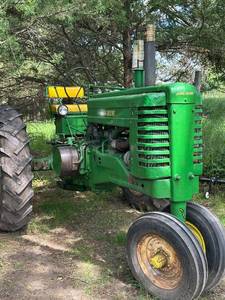 lot 2 image: Vintage 1948 John Deere Model A Narrow Front Tractor