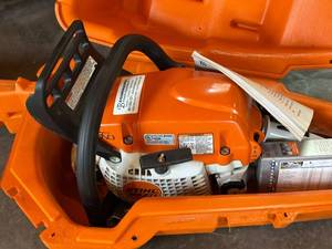lot 5 image: STIHL MS 271 Chainsaw with Accessories and Bar Oil