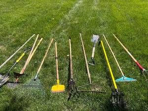 lot 48 image: Collection of 12 Various Garden Hand Tools
