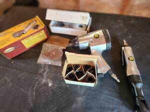 lot 50 image: Lot of Pneumatic Air Tools with Accessories