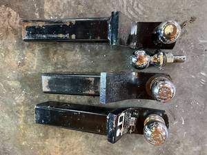 lot 72 image: Set of 3 Tow Hitch Ball Mounts with Chrome Balls