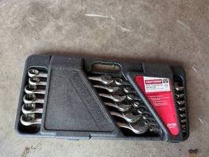 lot 76 image: Craftsman 14-Piece Combination Wrench Set with Storage Case