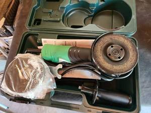 lot 89 image: Hitachi G12SR3 Angle Grinder Set with Accessories