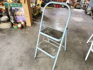 lot 14 image: Blue Folding Step Ladder with Two Steps