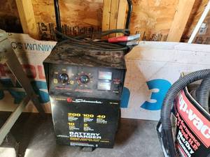 lot 24 image: Schumacher SE-4022 Manual Battery Charger and Tester