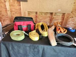 lot 26 image: Collection of Industrial Straps and Tool Bag
