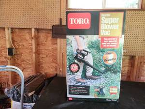 lot 29 image: Toro Super Blower Vac with Bag