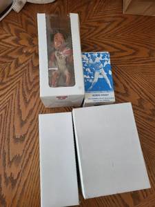 lot 104 image: Set of 4 Baseball Bobbleheads Featuring Robin Yount and Minnesota Twins Players