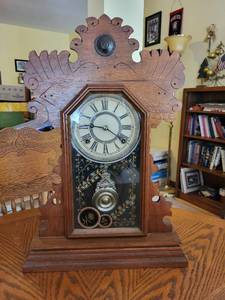 lot 109 image: Antique Wooden Mantel Clock with Roman Numerals