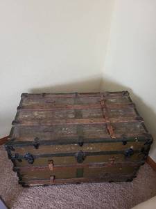 lot 111 image: Antique Wood and Metal Steamer Trunk