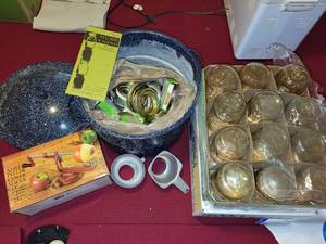 lot 118 image: Complete Home Canning Set with Pot, Mason Jars, and Apple Peeler