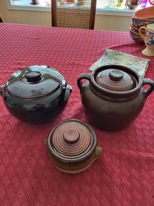 lot 124 image: Set of 3 Vintage Stoneware Bean Pots with Lids