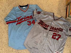 lot 154 image: Set of 2 Minnesota Twins Baseball Jerseys - Hardy #27 and Puckett #34