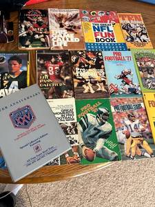 lot 164 image: Collection of NFL Super Bowl Memorabilia Books and Cards