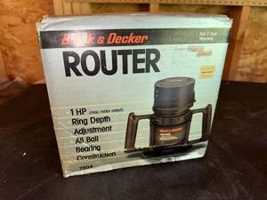 lot 172 image: Black & Decker 1 HP Router Model 7604 with Ring Depth Adjustment