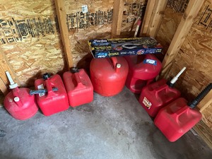 lot 10 image: Collection of Red Gas Cans with Turbo Pump Automatic Liquid Transfer Pump