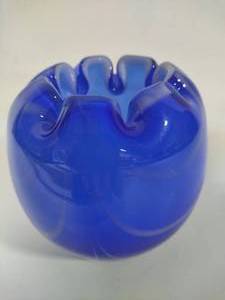 lot 40 image: Art Glass Vase wPinched Rim