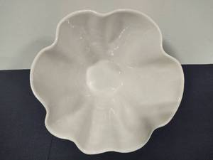 lot 17 image: HAEGER Clam Shell Bowl