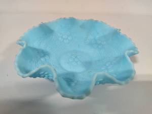 lot 21 image: FENTON Blue Ruffled Custard Bowl