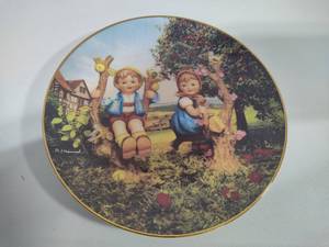 lot 57 image: Hummel Apple Tree Boy and Girl Collectible Plate