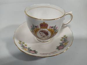 lot 64 image: Queen Elizabeth Tea Cup Coronation Set