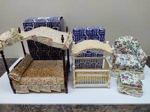 lot 76 image: Miniature Doll House Furniture