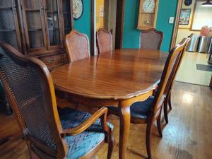 lot 81 image: Wood Dining Room Table & Six Chairs Note S Mpls Pick Up Location