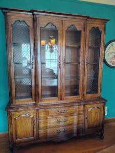 Thomasville China Cabinet  **NOTE S. MPLS Pick Up Location**