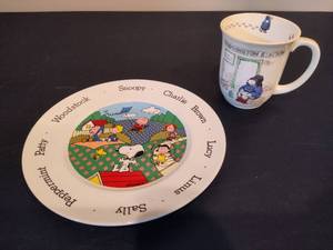 lot 59 image: Charlie Brown & Paddington Bear Dinnerware