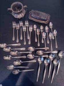 lot 103 image: Pfaltzgraff Flatware & Silver Plated Accessories