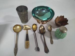 lot 107 image: Green Round Pegleg Salt Shaker & Misc Silver PlatedEtc