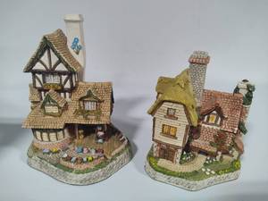 lot 111 image: David Winter Collectible Cottages