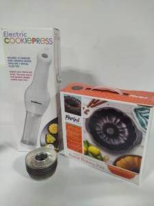 lot 115 image: Cookie Press, Bundt Pan & Tiny Bundt Pans