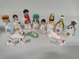 lot 116 image: Hand Painted Mexican Nativity Scene