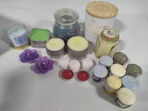 lot 124 image: Huge Lot of Assorted New Candles