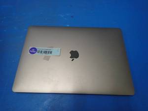 Apple&nbsp;MacBookPro15,1 A1990 MR932LL/A //&nbsp;INTEL CORE I7-8850H 2.6 Ghz // 32GB DDR4 SDRAM // 1TB SSD // 15.4" screen with 2880 x 1800 HD Resolution // Includes power adapter and IOS&nbsp;