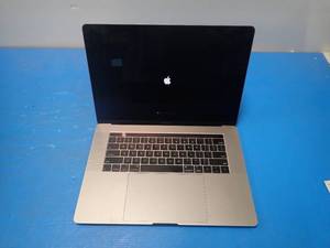 Apple&nbsp;MacBookPro15,1 A1990 MR932LL/A //&nbsp;INTEL CORE I7-8850H 2.6 Ghz // 32GB DDR4 SDRAM // 1TB SSD // 15.4" screen with 2880 x 1800 HD Resolution // Includes power adapter and IOS&nbsp;